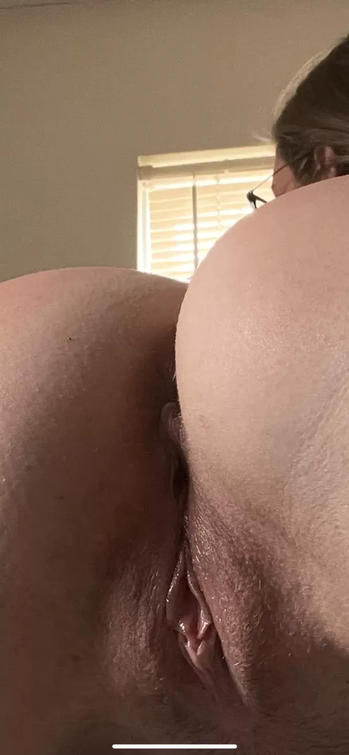 A flower between two juicy ass cheeks