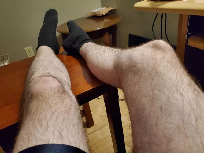 a foot/leg rub please!