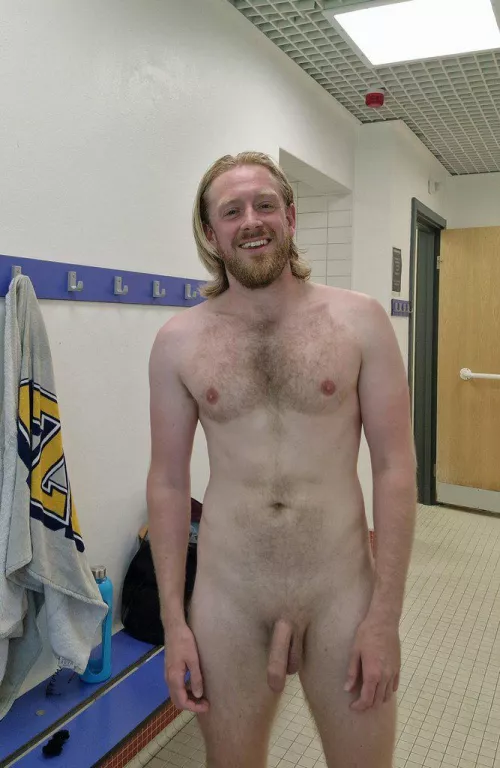 A friend took my picture in the men's changing rooms 😄