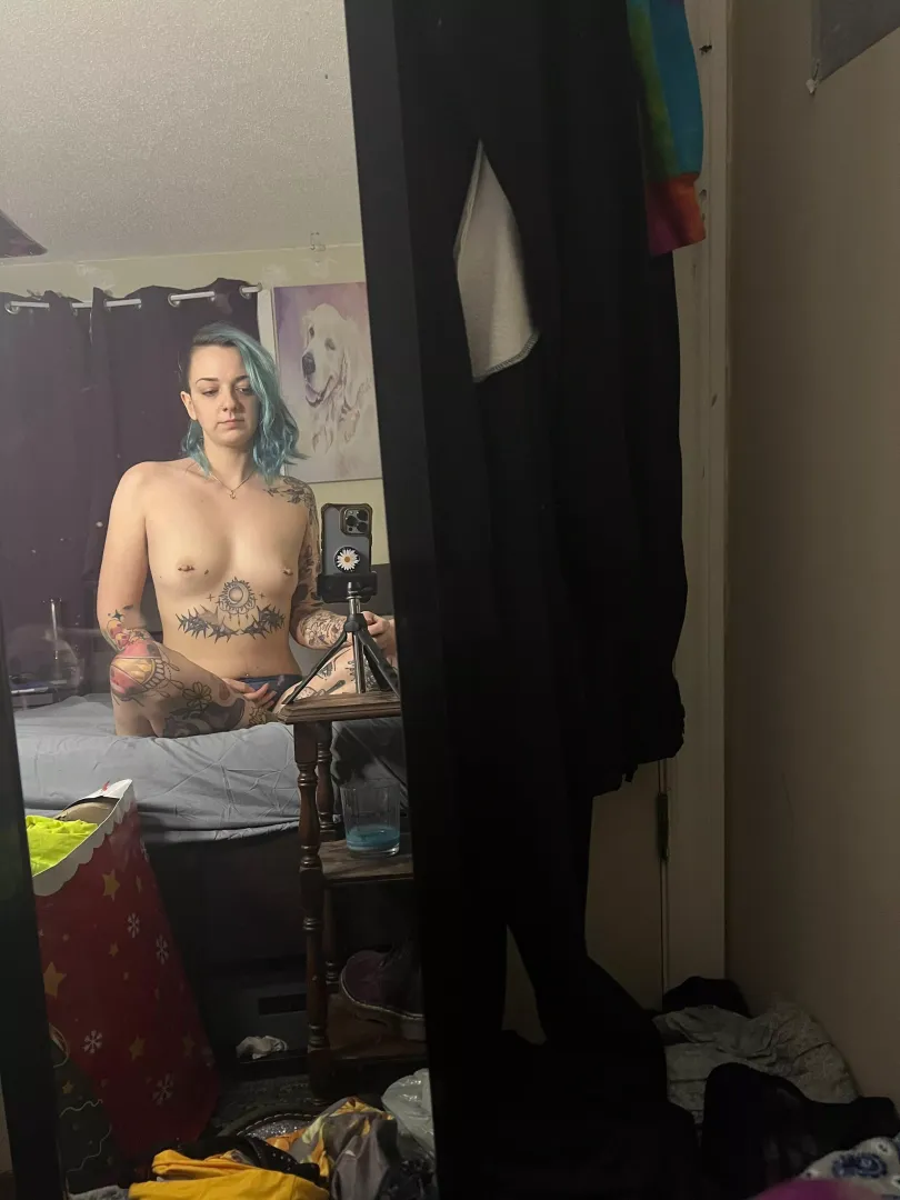 a good girlfriend sends pictures of their nipples every day