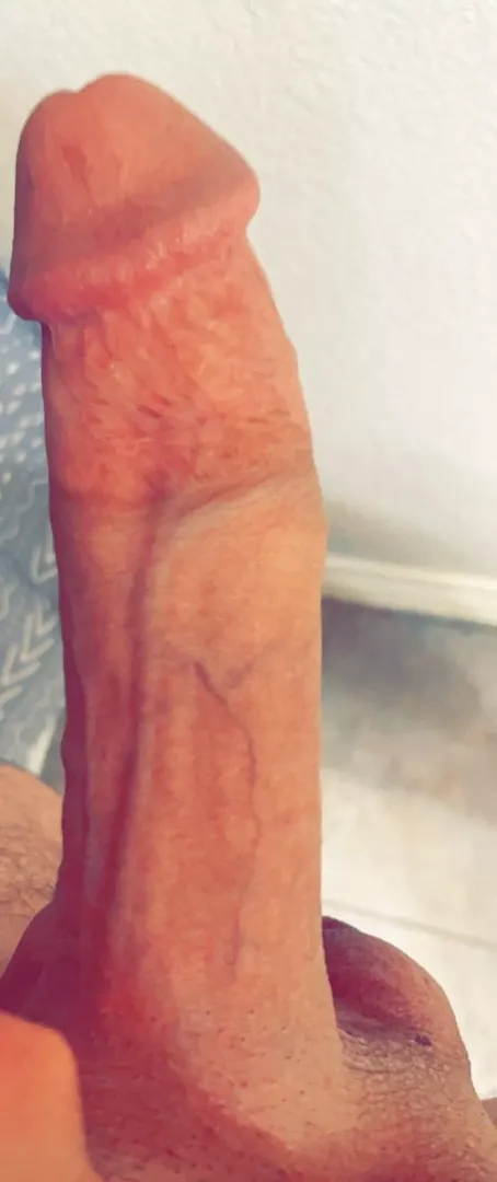 A joint & half a bottle of tequila later got my thick cock hard af😩🫠