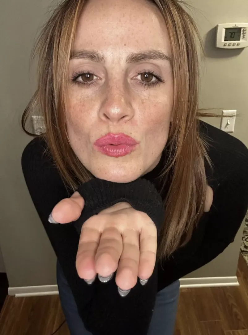 A kiss for you babe