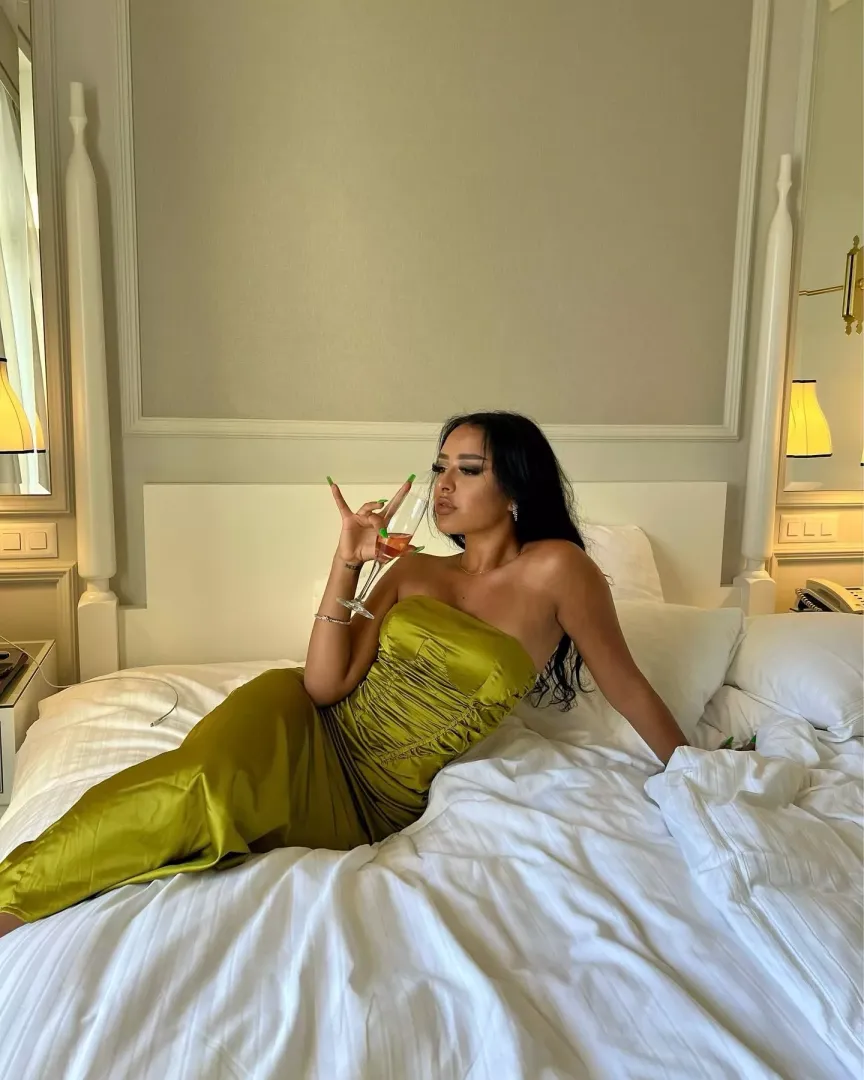 A lady with a class wearing a tight dress