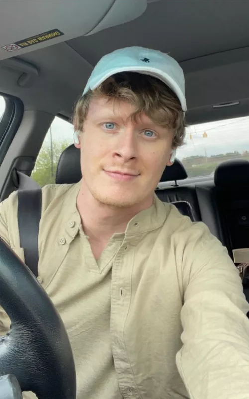 a lil unkempt but feeling good today ☀️