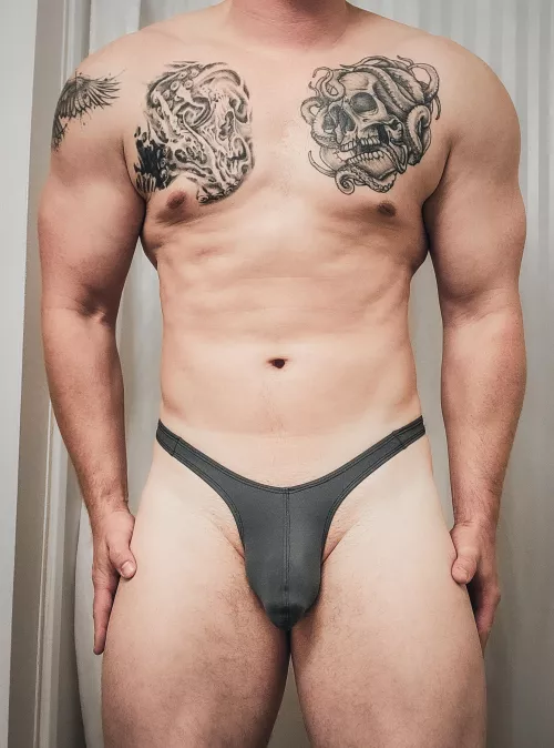 A little grey fresh off the sewing machine. Will be wearing this one during my workout today 🔥