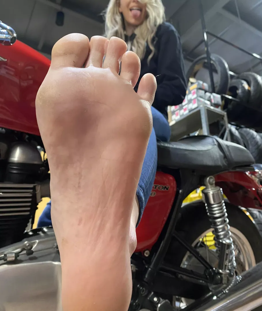 A little view of my soles from a Triumph ❤️
