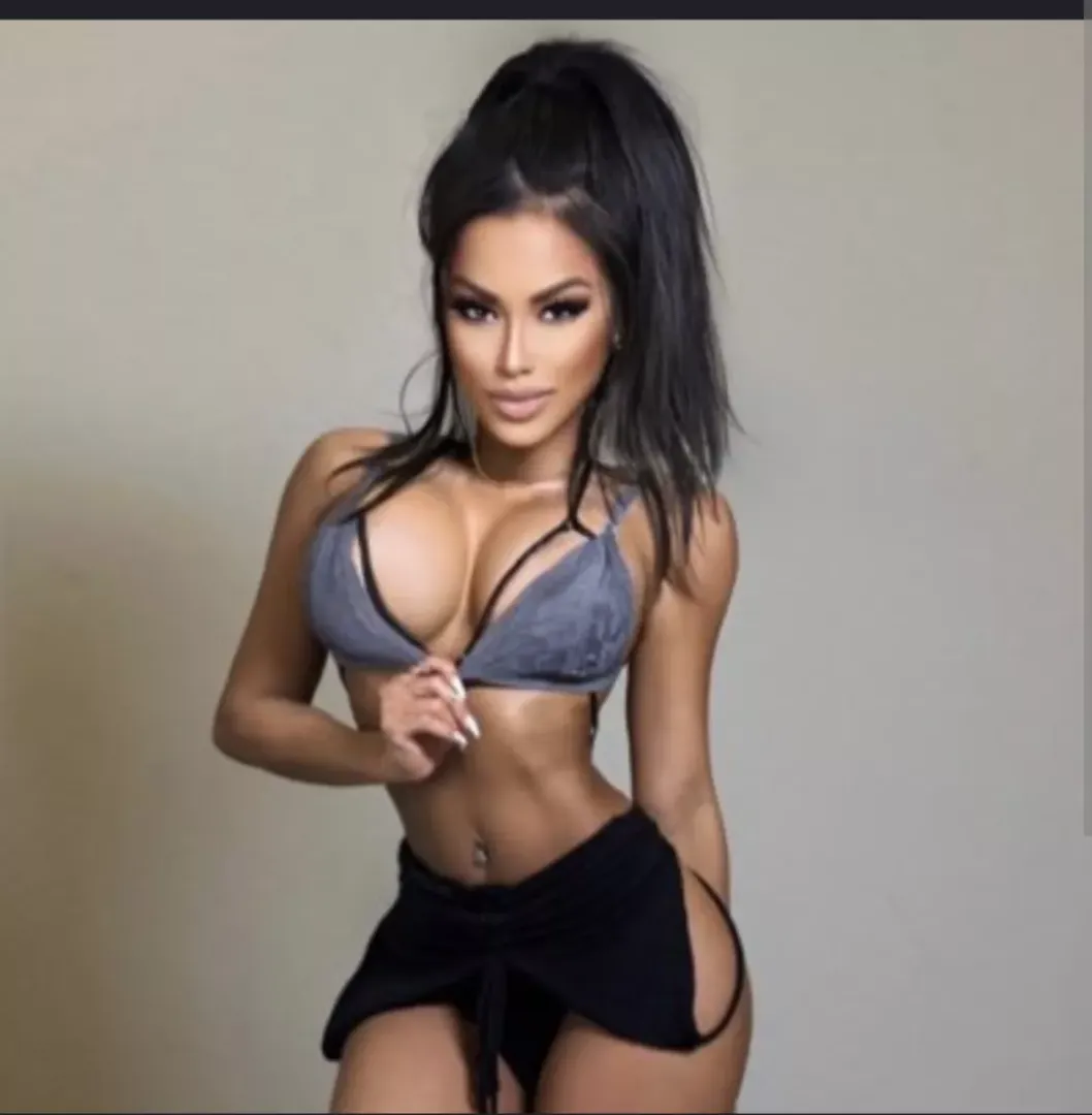 A lot of sexy for 4'9