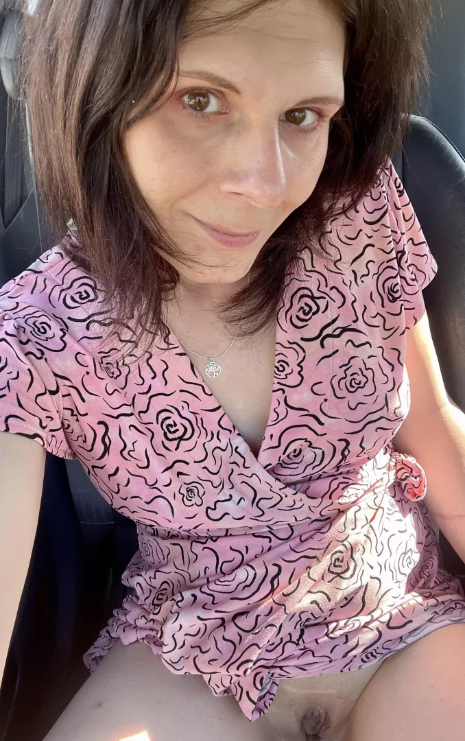 A pleasant & pleasurable pussy peek (42F) 
