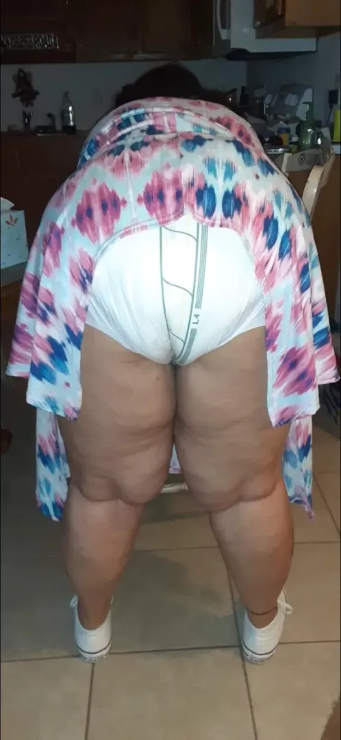 A quick diaper flash before I head into town to brunch date with my besties! I hope can stay dry for awhile.