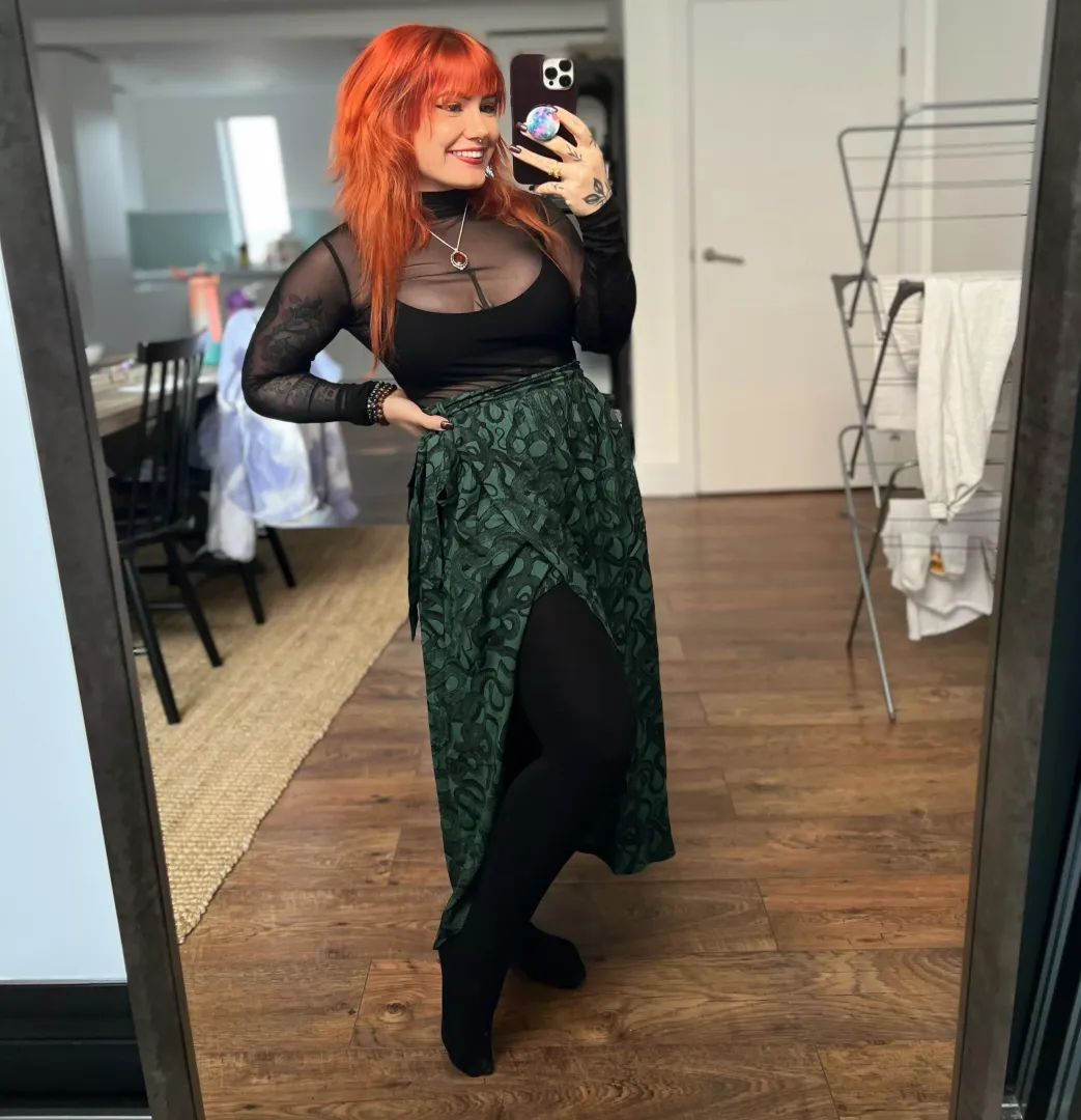 A rare clothed selfie 😋🖤