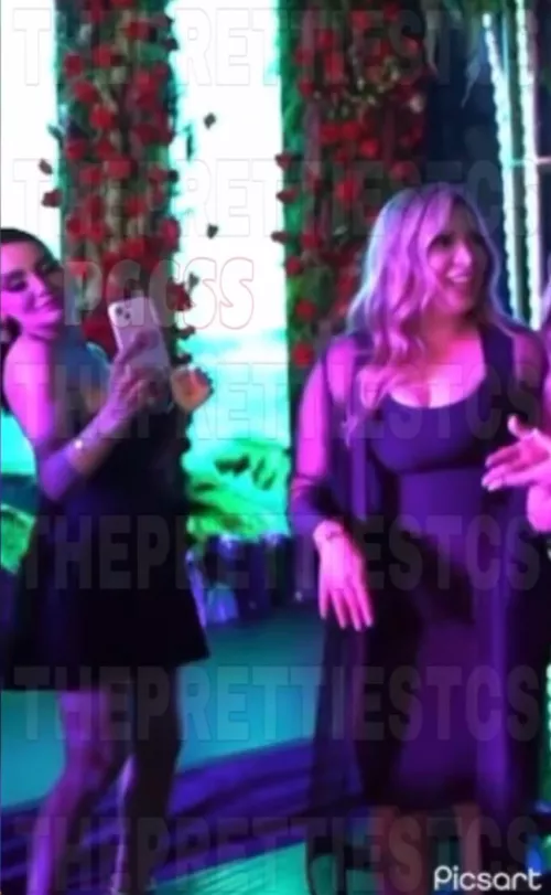 A recent video of Tania Laija (wife of Jaime “El Jimmy” Fernandez) with Frida Muñoz (widow of Edgar Guzman Lopez ✝️) has been uploaded to r/NarcoWomenVideo (link in comments) 