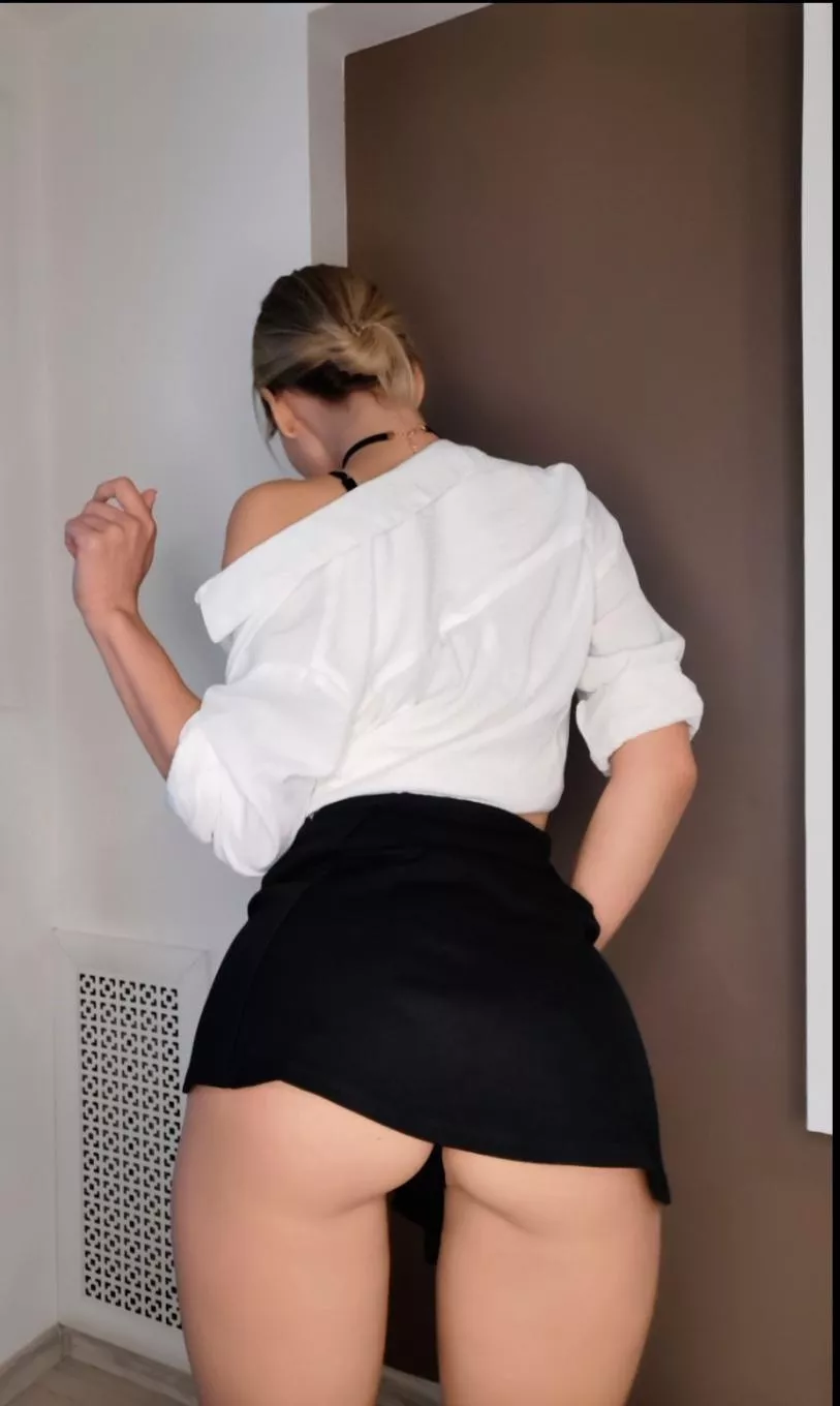 A secretary with a short skirt