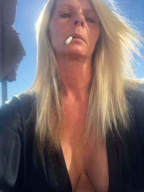 A sexy dangle for you in my black robe 💋