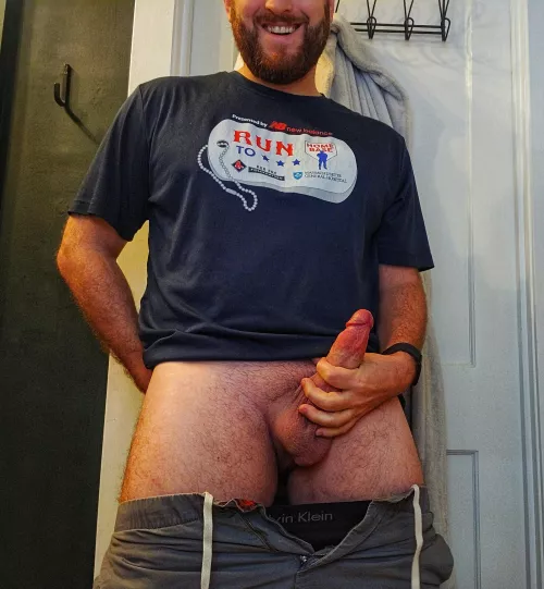 A slow Monday ... give me some attention 😏