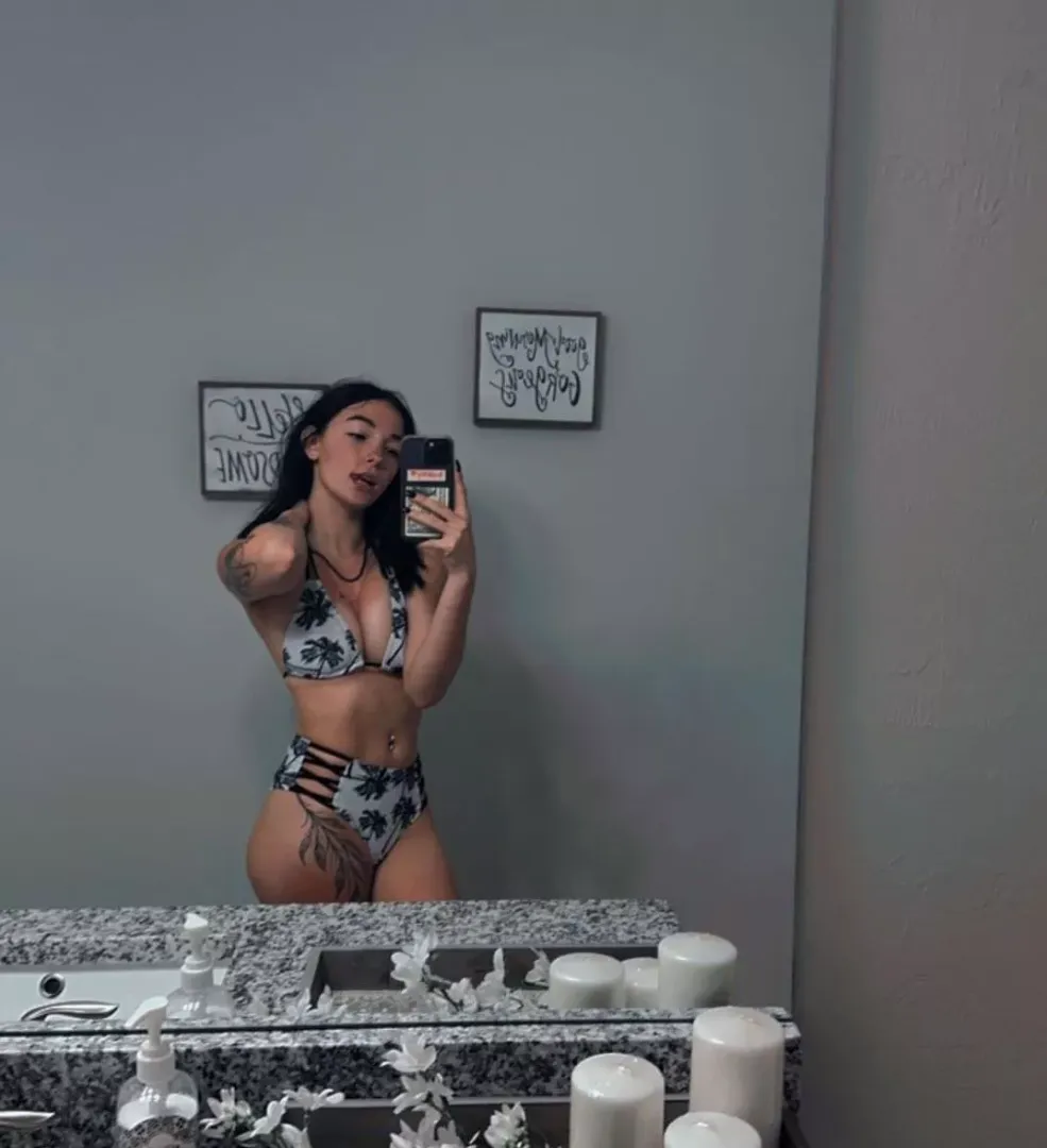 a small brunette