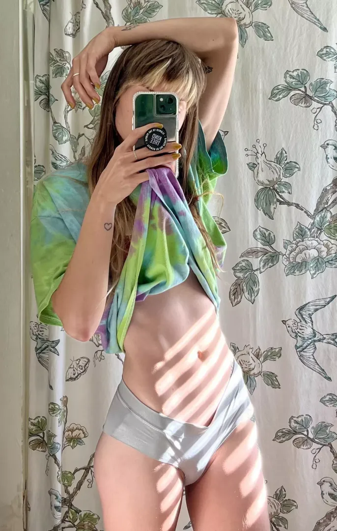 A sunny panty [f]lash