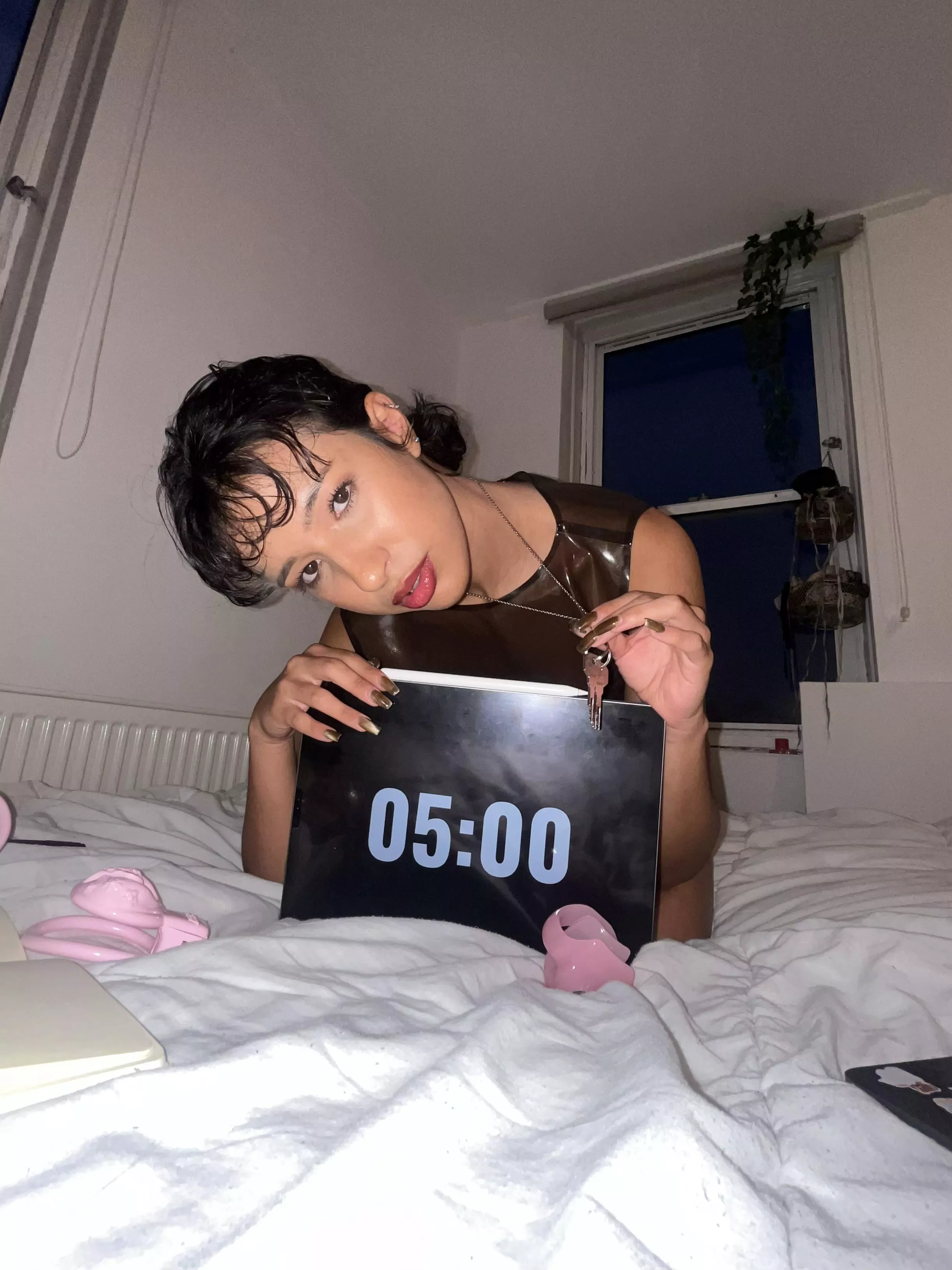 A tiny shrimp like you won't last 5min of edging