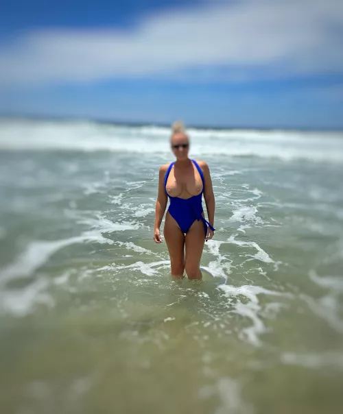 A trip to the beach isn’t complete without getting my tits out