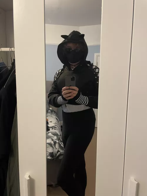 A-am I cute, also any ideas for Halloween outfits 🎃🤭