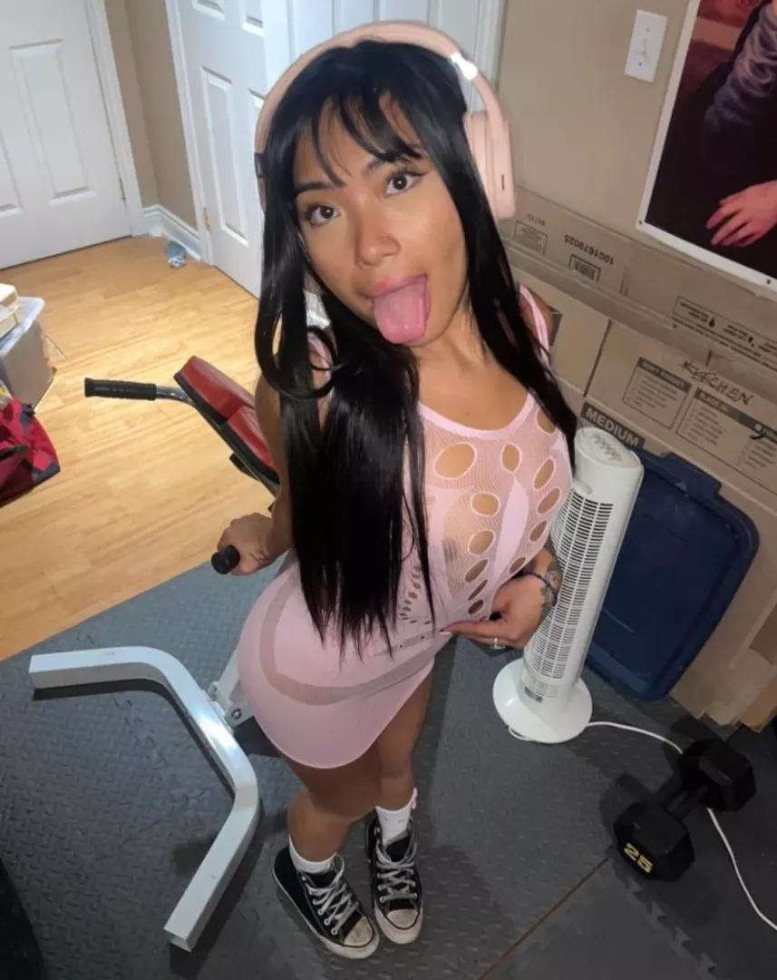 about to go to the gym in this outfit! i think its a really good idea, dont you ? ;)