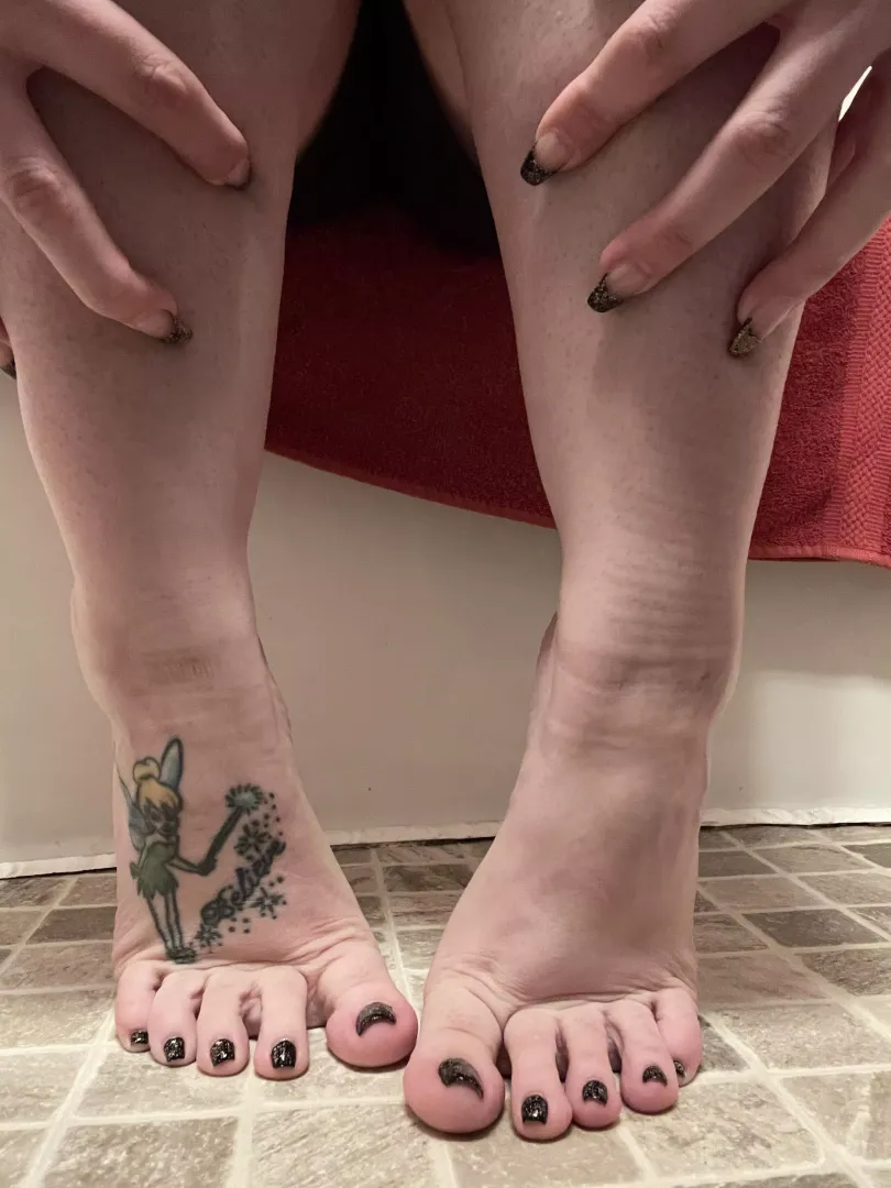 About to make these stinky cuties clean .. hope you don’t mind the marks on my ankles 🤭