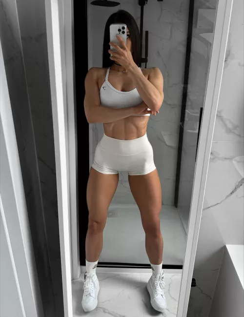 abs and legs flexing [f]