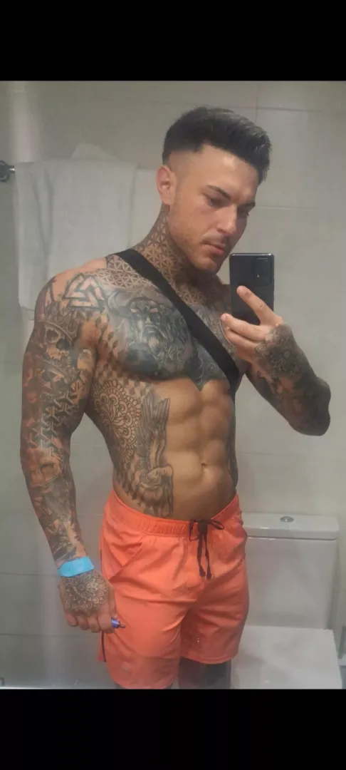 Abs and tatts ;)