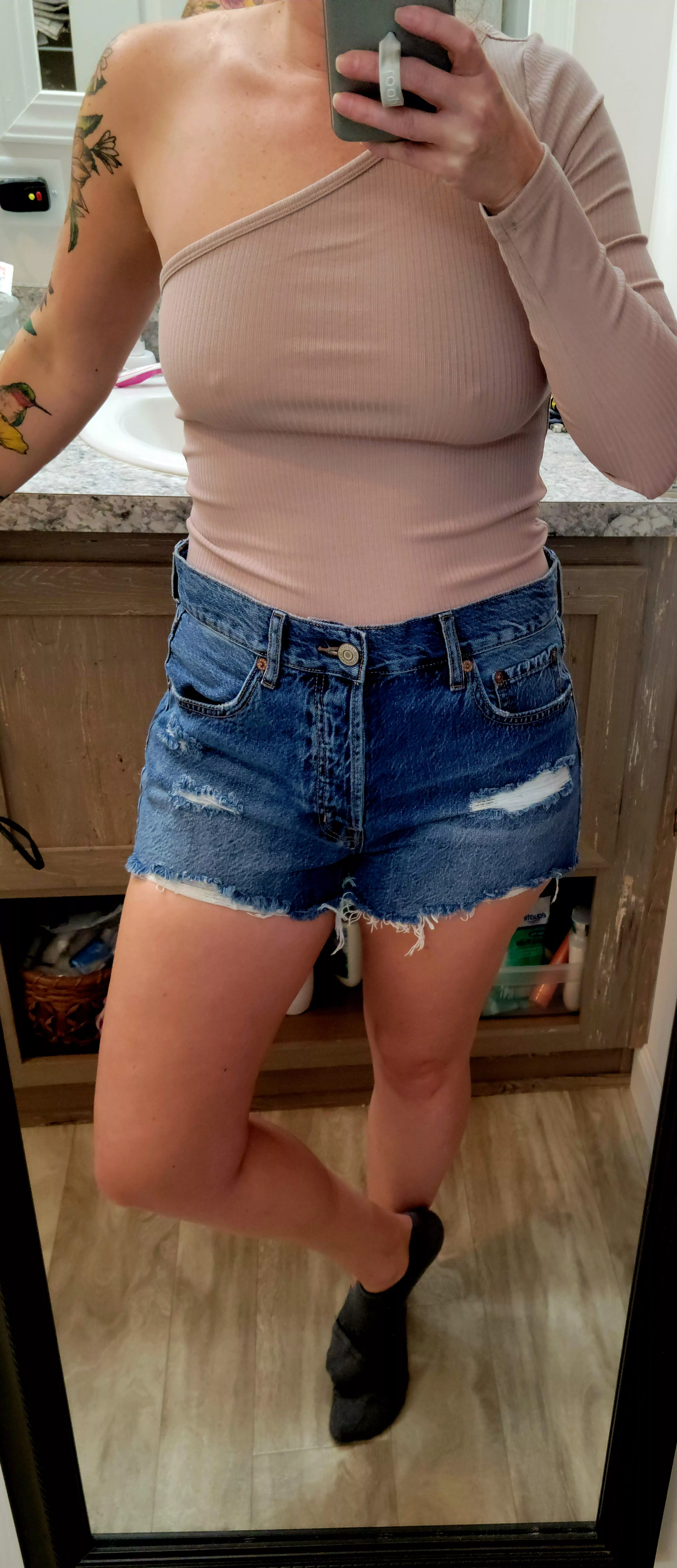 Absolutely had to share this for my lady friends!! Run to Old Navy and get this in every color!!