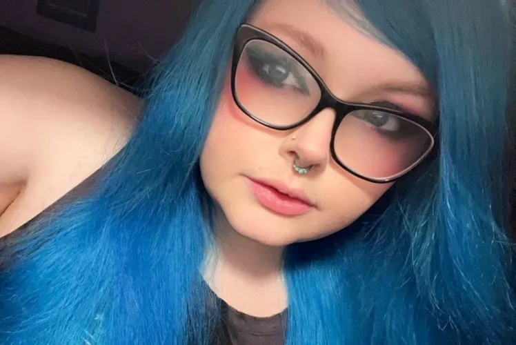 Absolutely loved how my makeup came out, ignore my fluffy hair 🩵