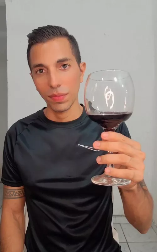 🙋🏽‍♂️accept a wine🍷🫂