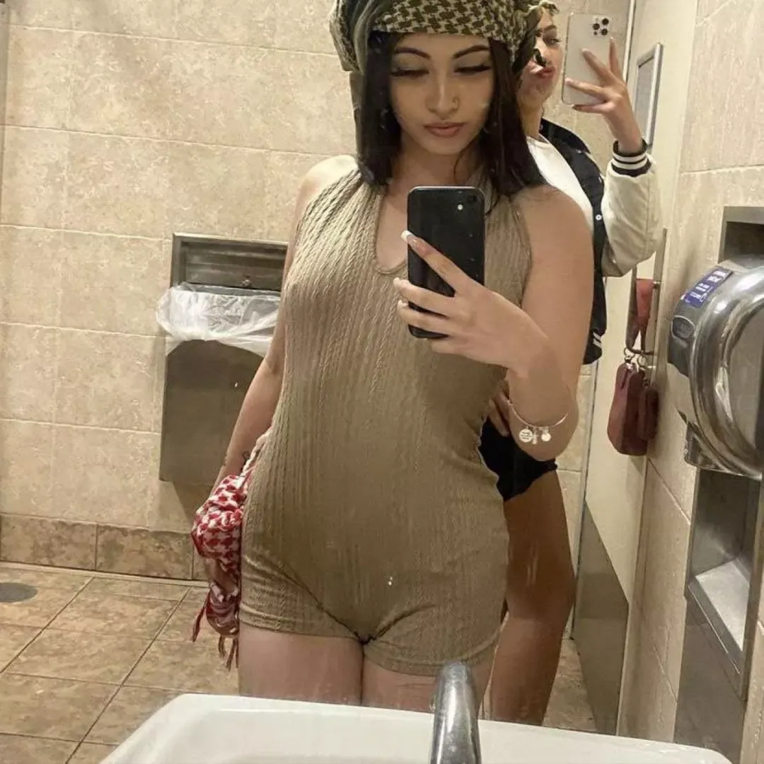 Add my snapchat if your horny 👻aysialove2