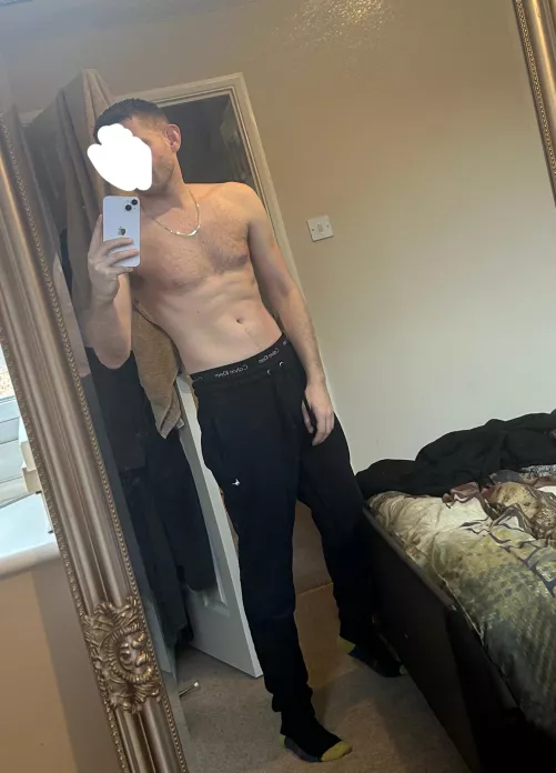 Add my straight mate and send him your cock. Sure he’s bi. He’s 29 from uk get him to wank with you. Alfiechenery.03