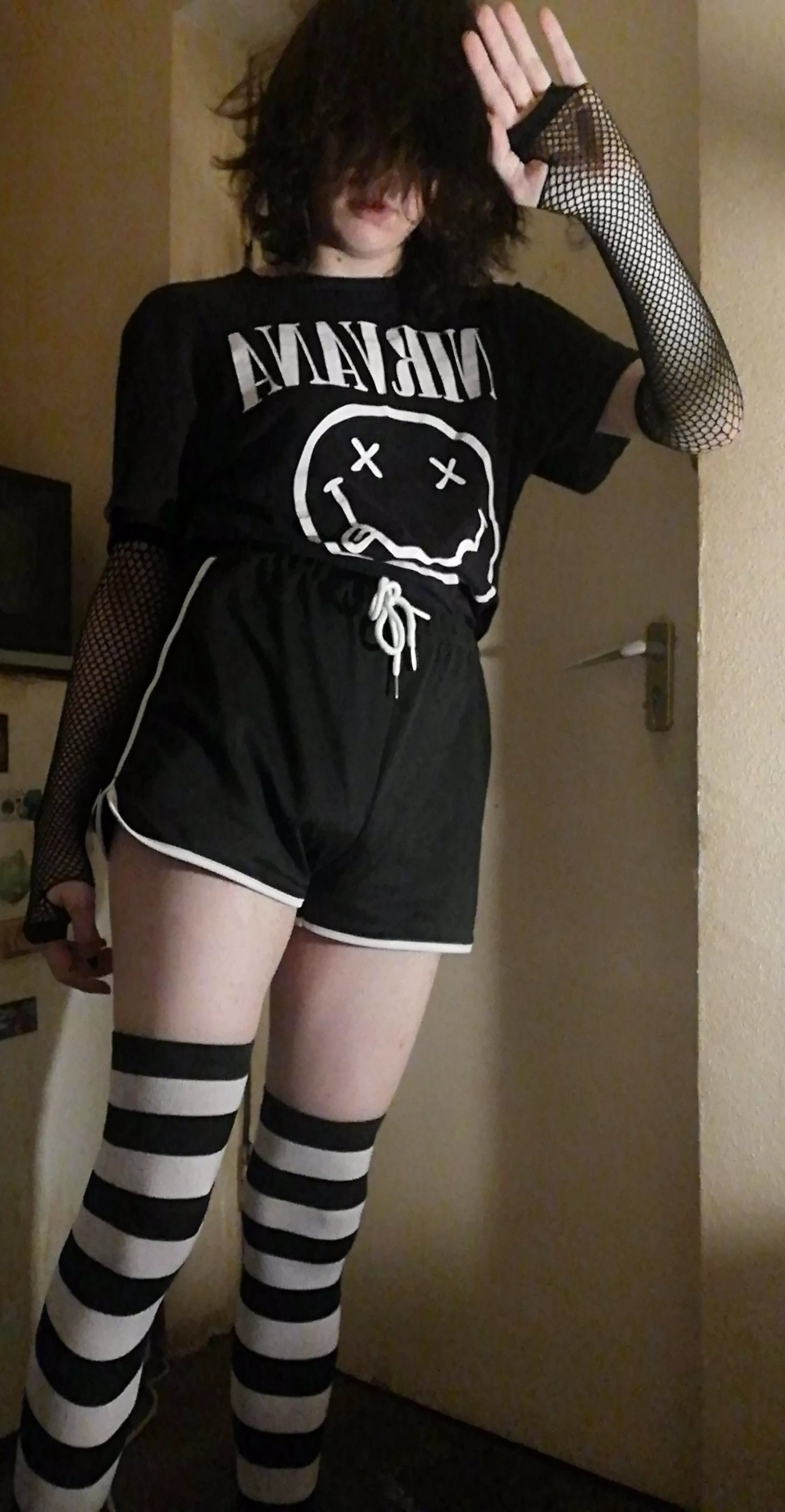 Ahh light hurts >~<