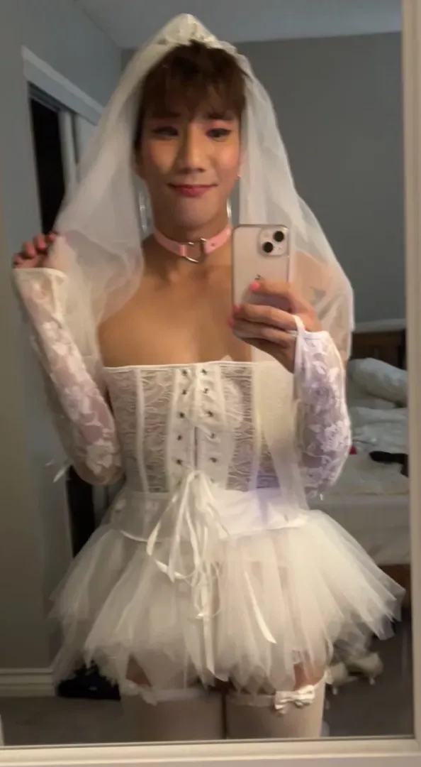 All dressed up! How do I look? 👰🏻