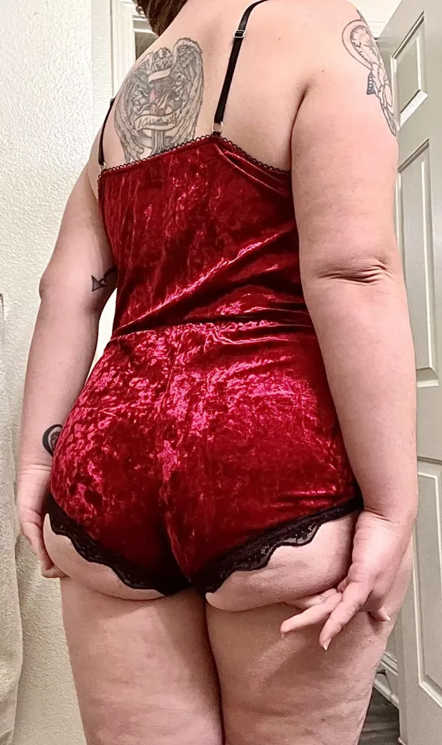 All I want for Christmas is an orgy. Who wants to make that happen. 😈