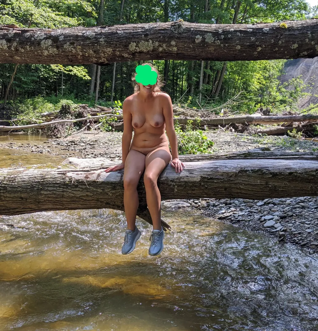 All smiles when nude in nature 💚