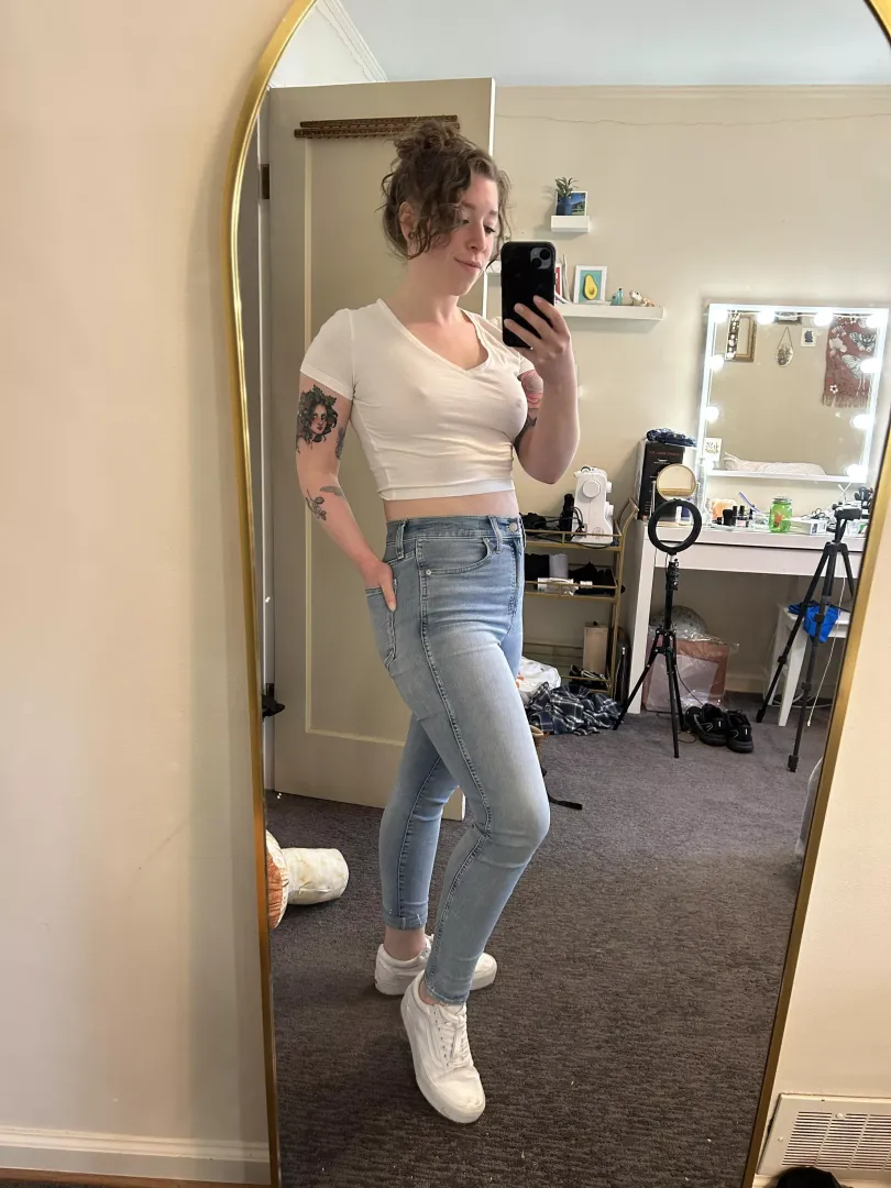Always love a little white tee [F]