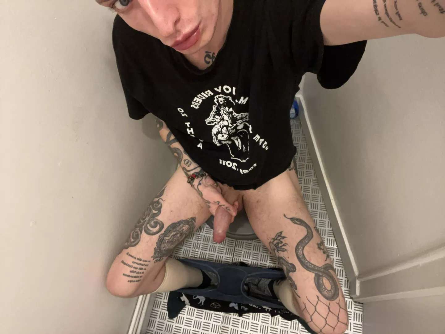 Always love to have sex in some mid-range cafe toilets