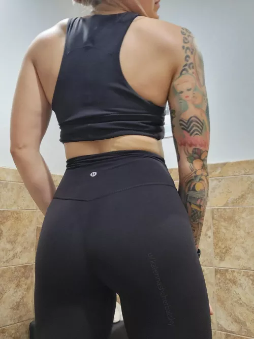 always with the booty sweat 🤫