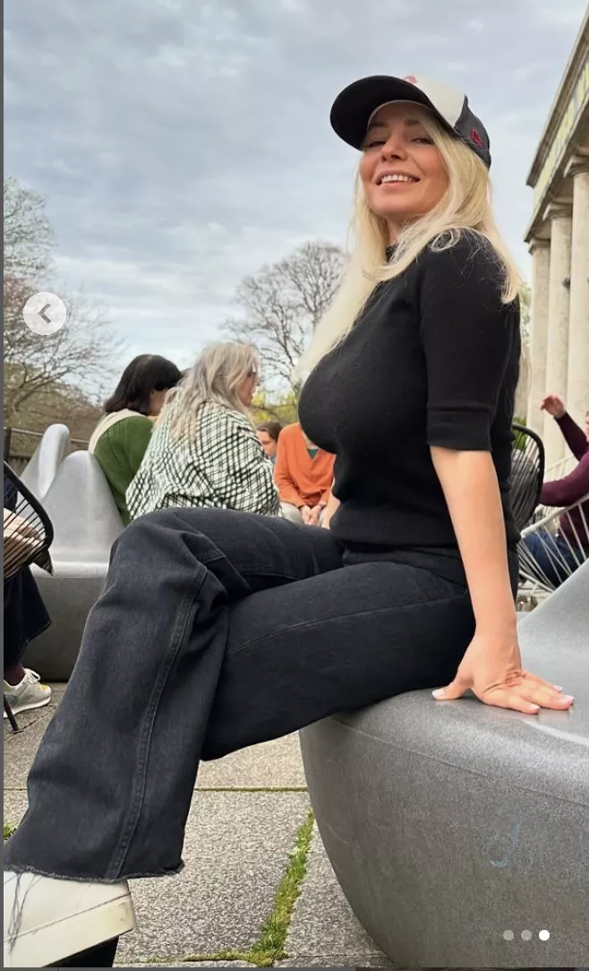 Always wondered if her pair were real... thoughts anyone? 