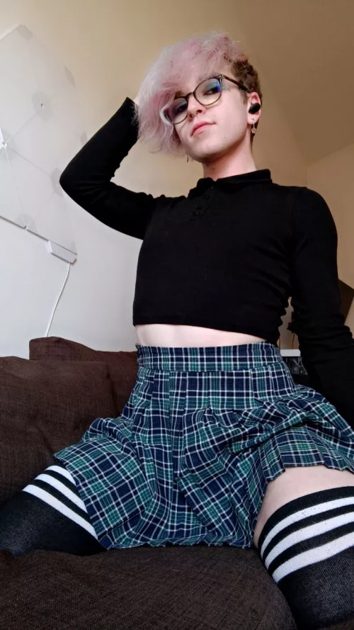 Am I a cute girl? >w<; pwease be honest!! 🥺
