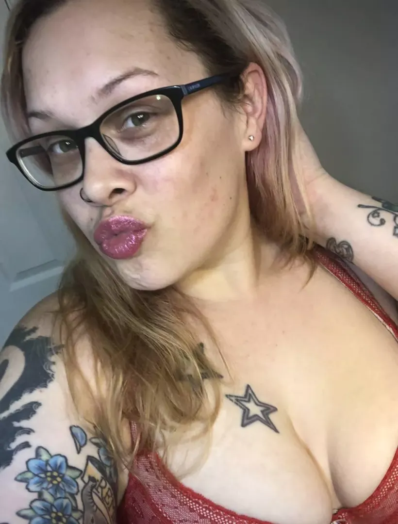 Am I a hot mom?