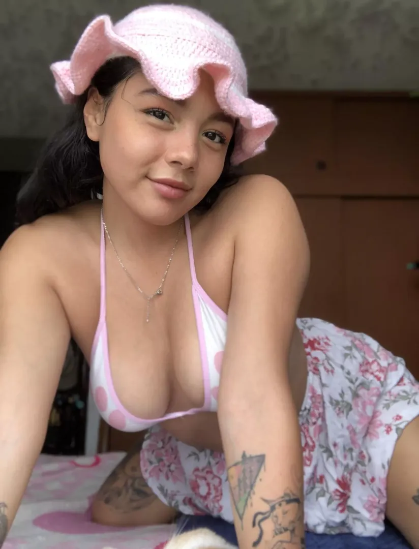 Am I cute enough for you in this outfit? 😋