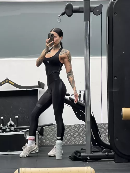 Am I cute in this gym outfit