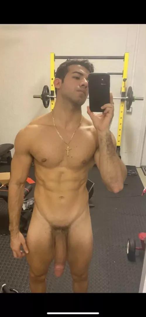 Am I hung enough… give me atleast 1k likes and I’ll post a vid of it