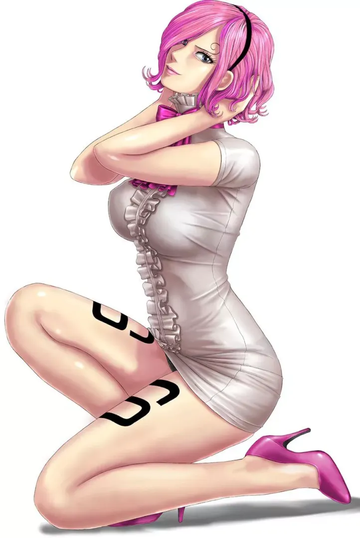 Am i the only one that thinks that reiju is by far the hottest one piece woman?