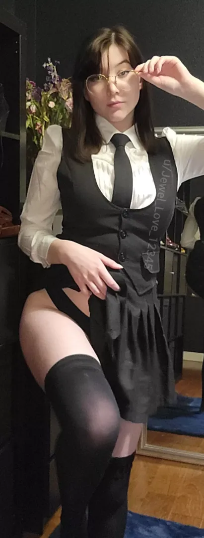 Am I the school girl of your dreams? (F18)