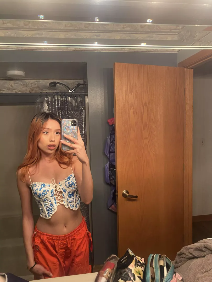 Am I too skinny or do you think its hot?