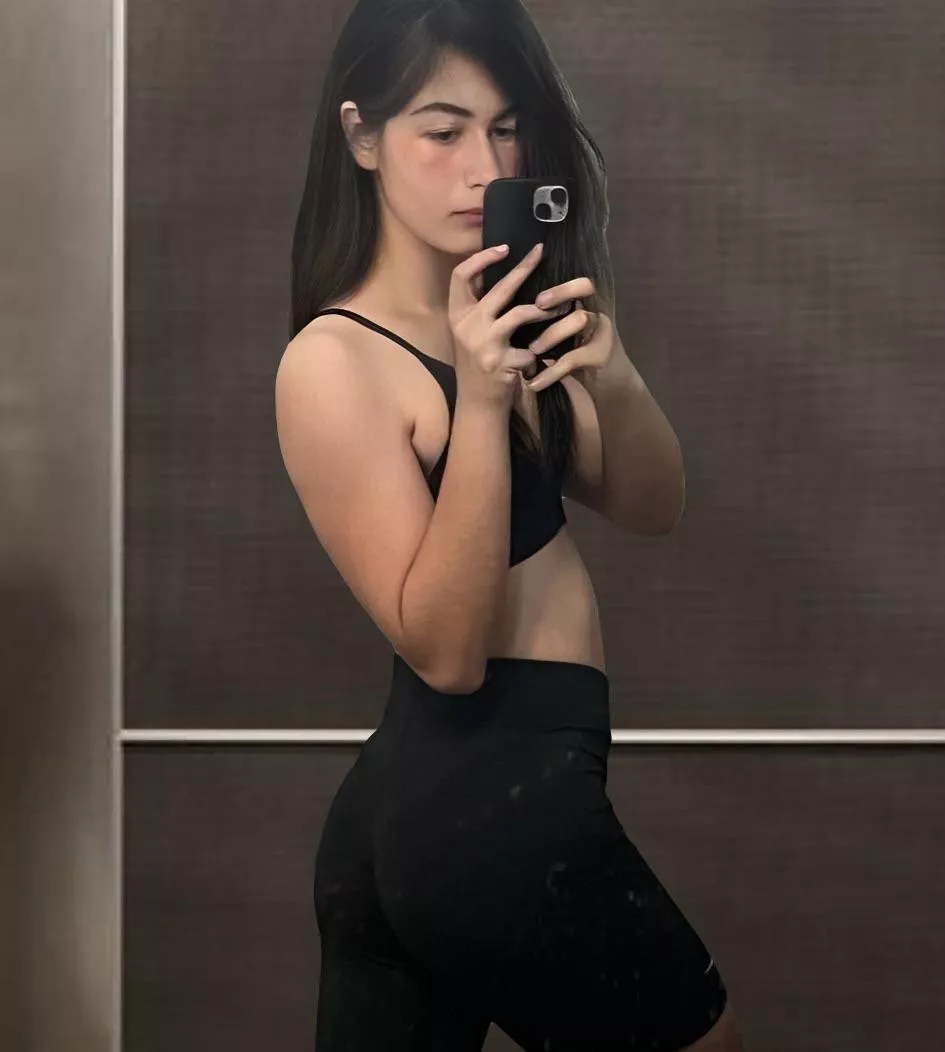 am i your dream girl…?