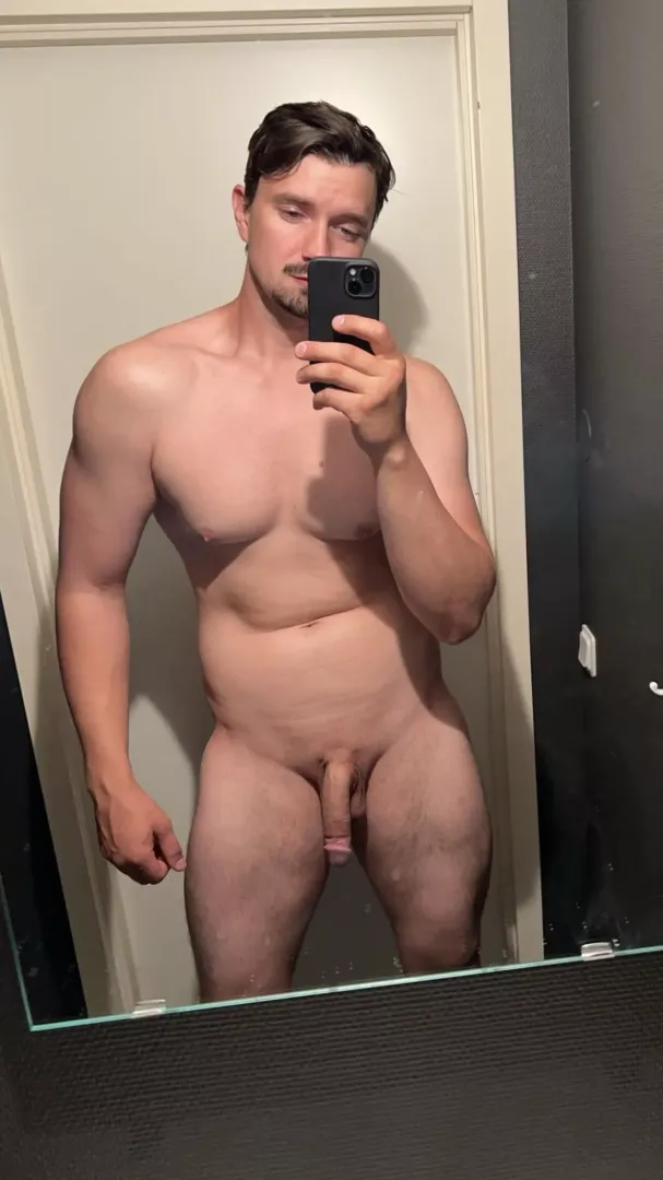 Am i your type? 6’3” 215lbs 😉